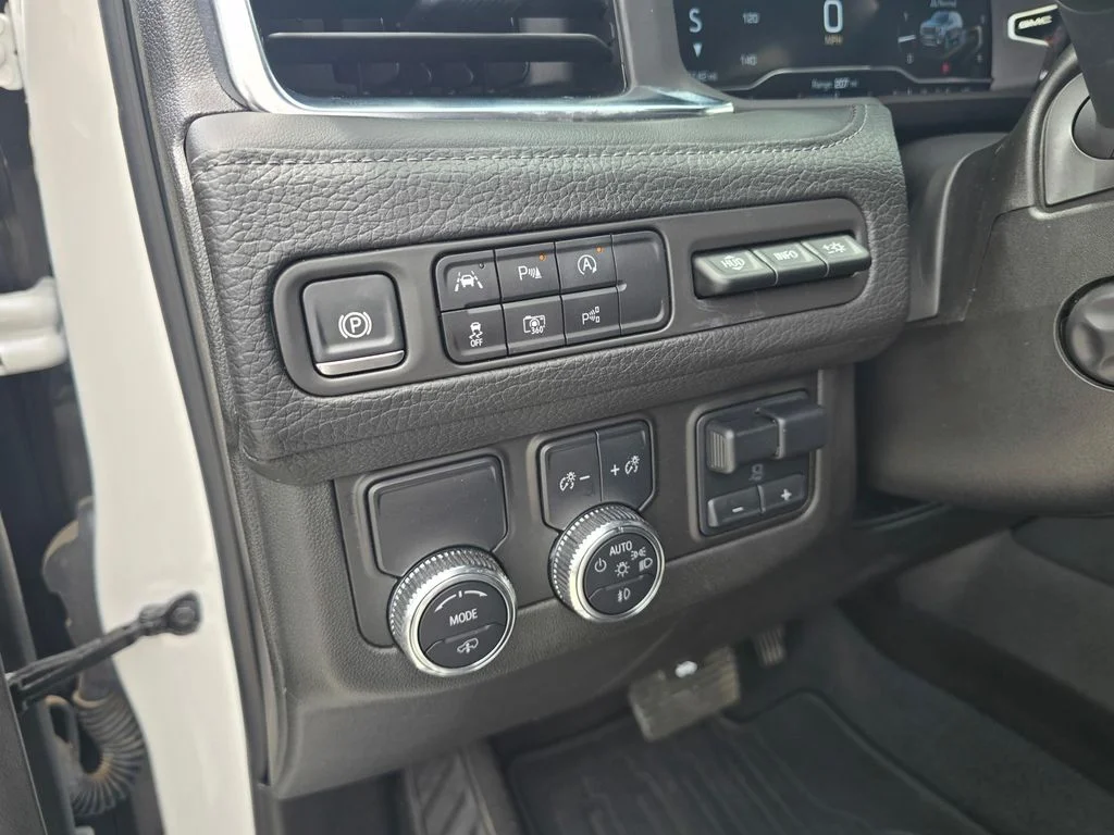 Used 2024 White GMC Denali image 26