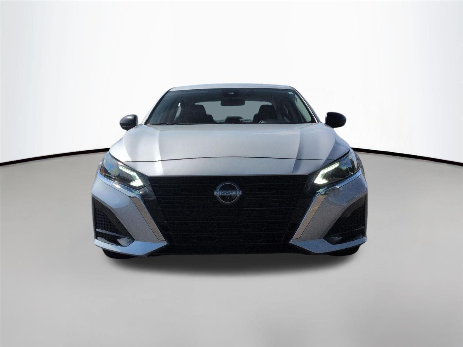 Used 2025  NISSAN SV image 8