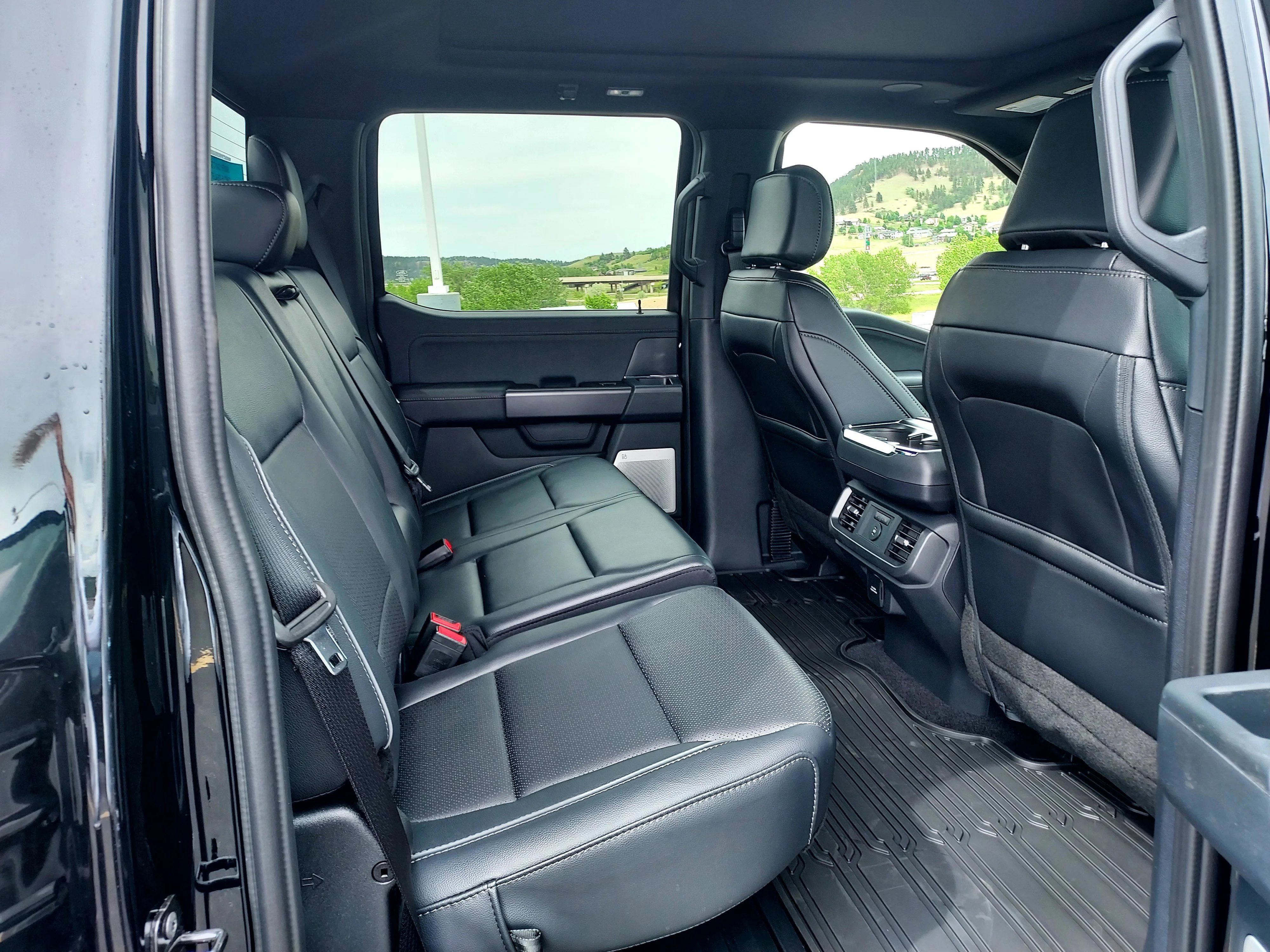 New 2026 Agate Black Metallic Ford LARIAT image 25