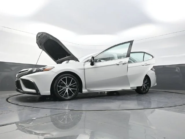 Used 2022 White Toyota SE image 41