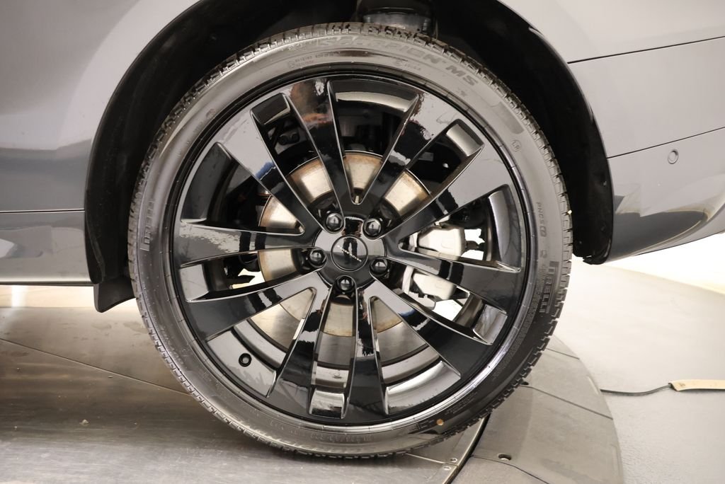 New 2026 Carpathian Grey Land Rover Dynamic SE image 10
