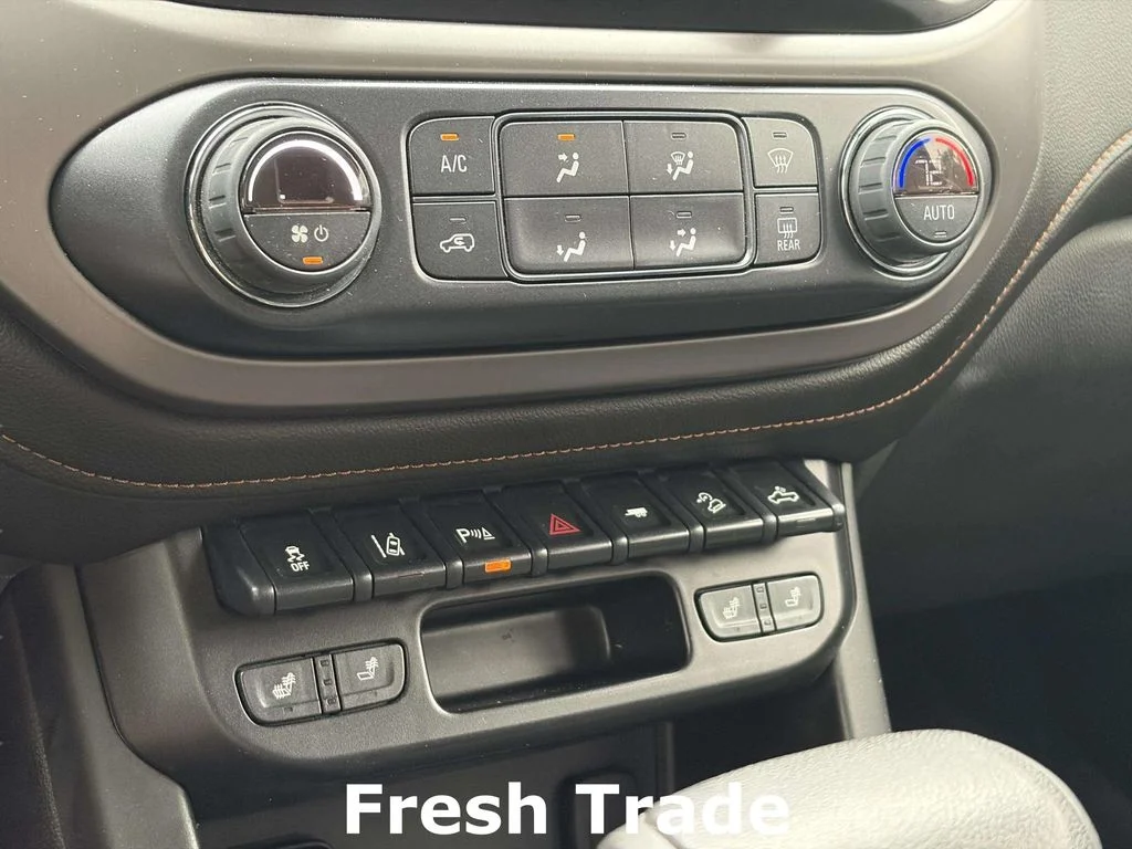 Used 2021 Onyx Black GMC AT4 w/Leather image 15