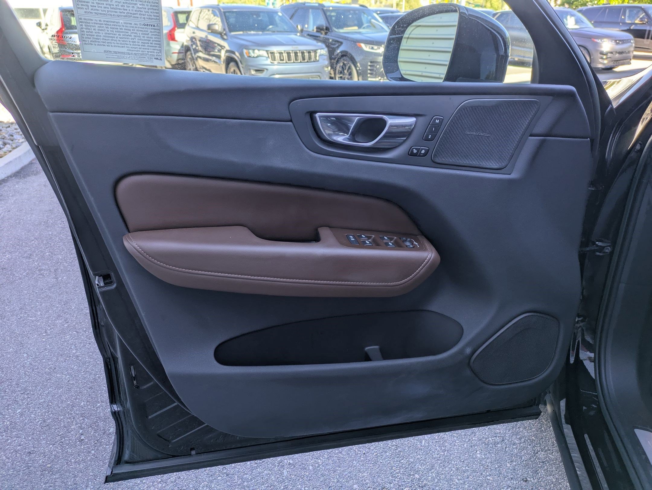 Certified Used 2023 Onyx Black Volvo Ultimate Bright Theme image 12