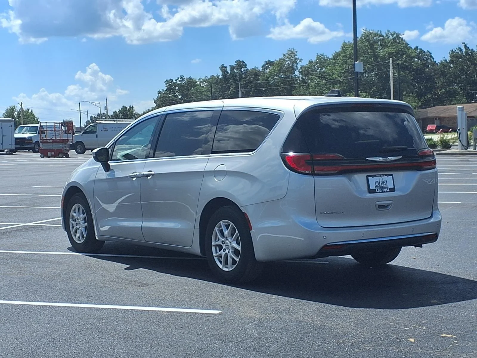 Used 2023 Silver Mist Clearcoat Chrysler Touring L image 4