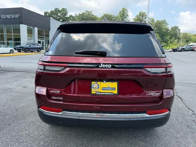 Used 2024 Red Jeep Laredo X image 12