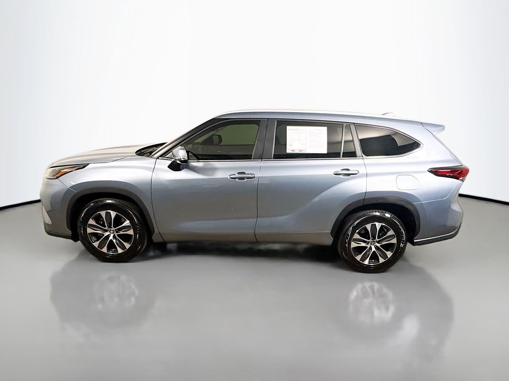 Used 2023 Moon Dust Toyota XLE image 4