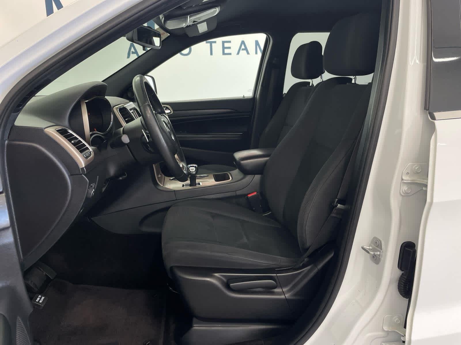 Used 2015 Bright White Clearcoat Jeep Laredo image 58