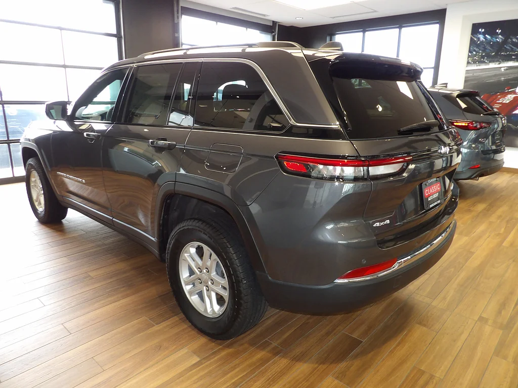 Used 2024 Baltic Gray Metallic Clear Coat Jeep Laredo image 8