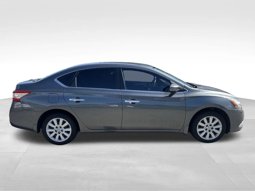 Used 2015 Gray Nissan S image 5