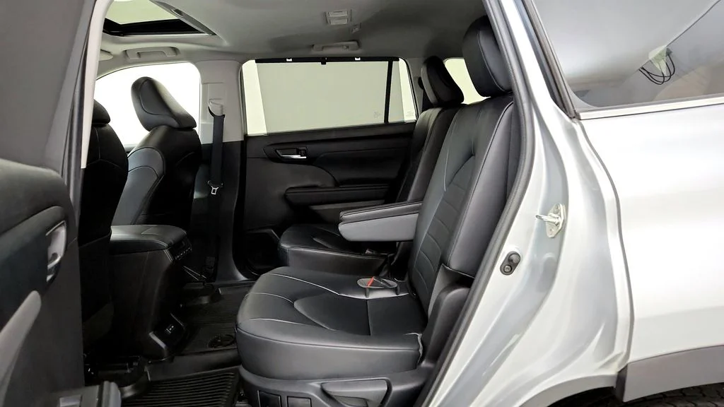 Used 2023 Silver Toyota XLE image 21