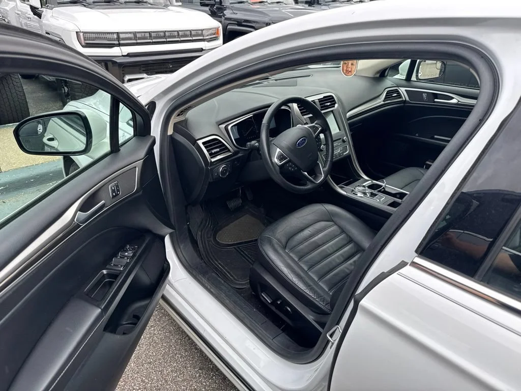 Used 2017 White Ford SE image 11