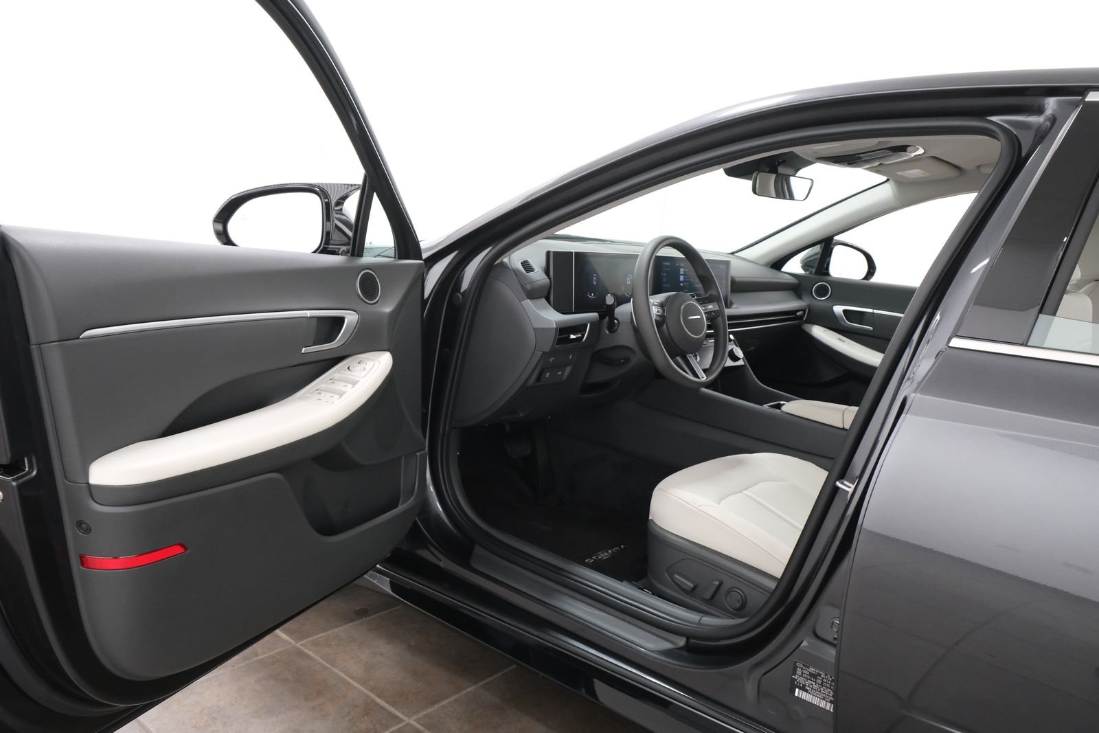 Used 2025 Portofino Gray Hyundai SEL image 24