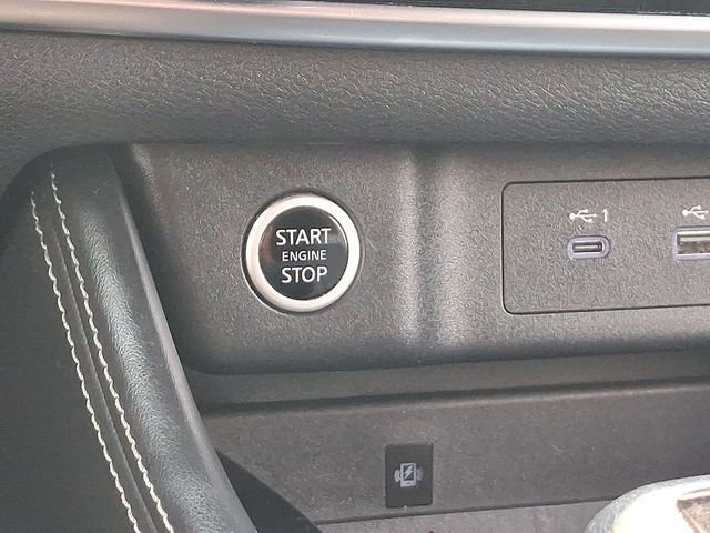 Used 2021 Silver Nissan Platinum image 23