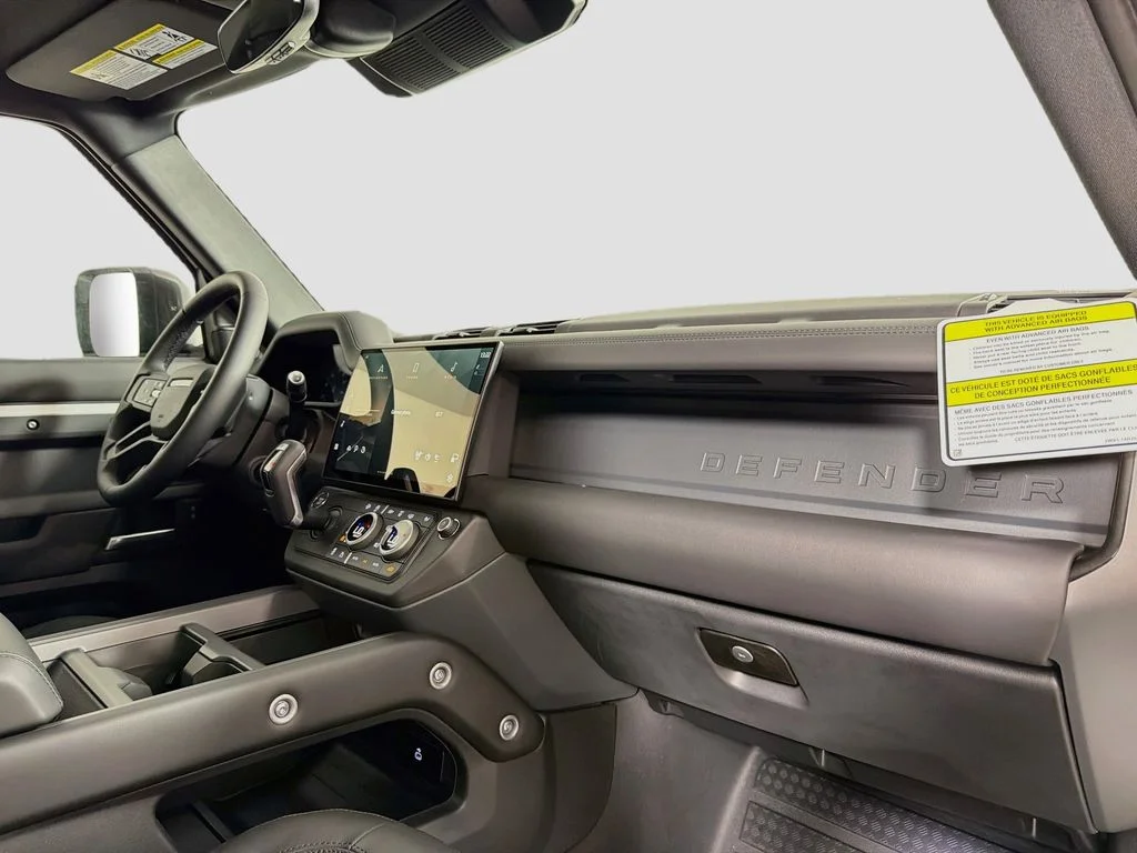 New 2026 Fuji White Land Rover X-Dynamic SE image 31