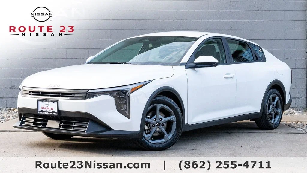 2025 Kia K4 LXS AT's photo