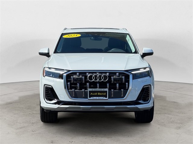 2025 Audi Q7 55 Premium Plus photo 2