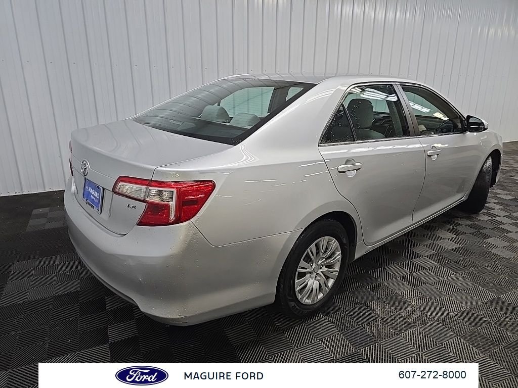 Used 2014 Silver Toyota LE image 12