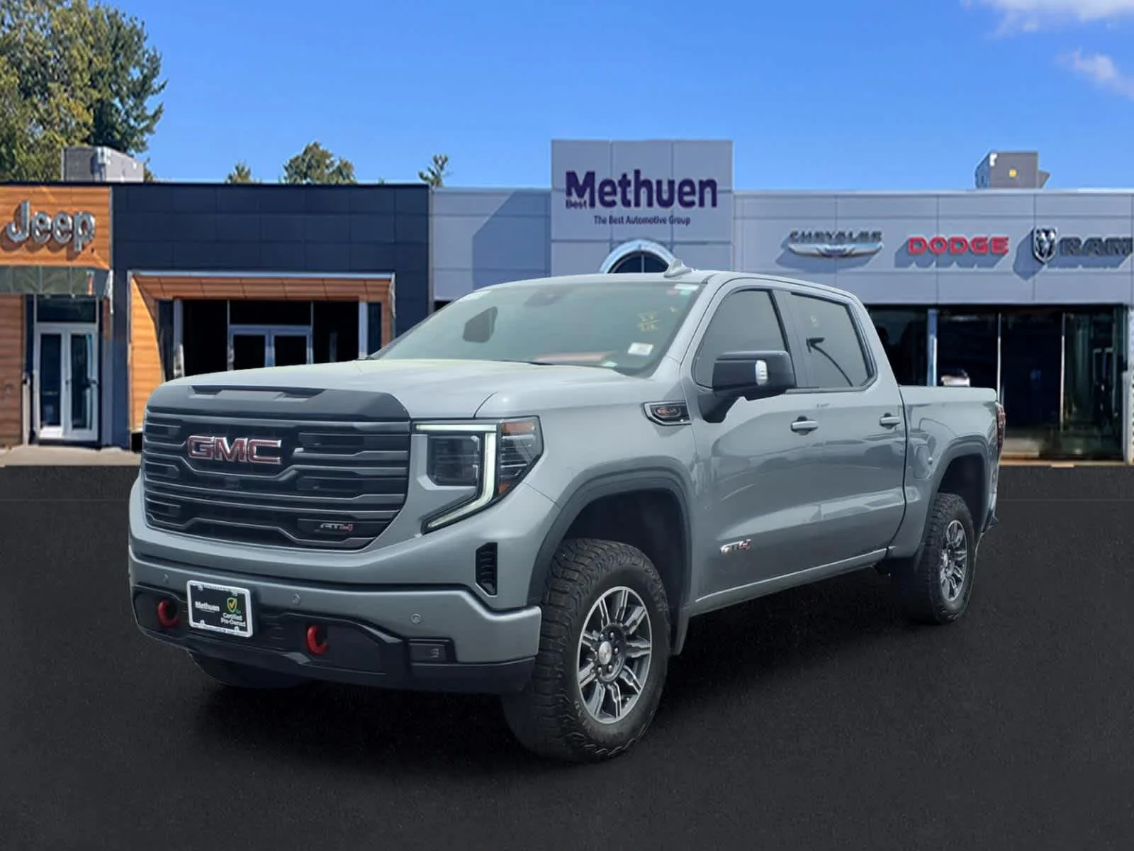 Used 2025 Sterling Metallic GMC AT4 image 9