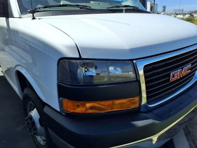 New 2025 Summit White GMC 1WT image 2