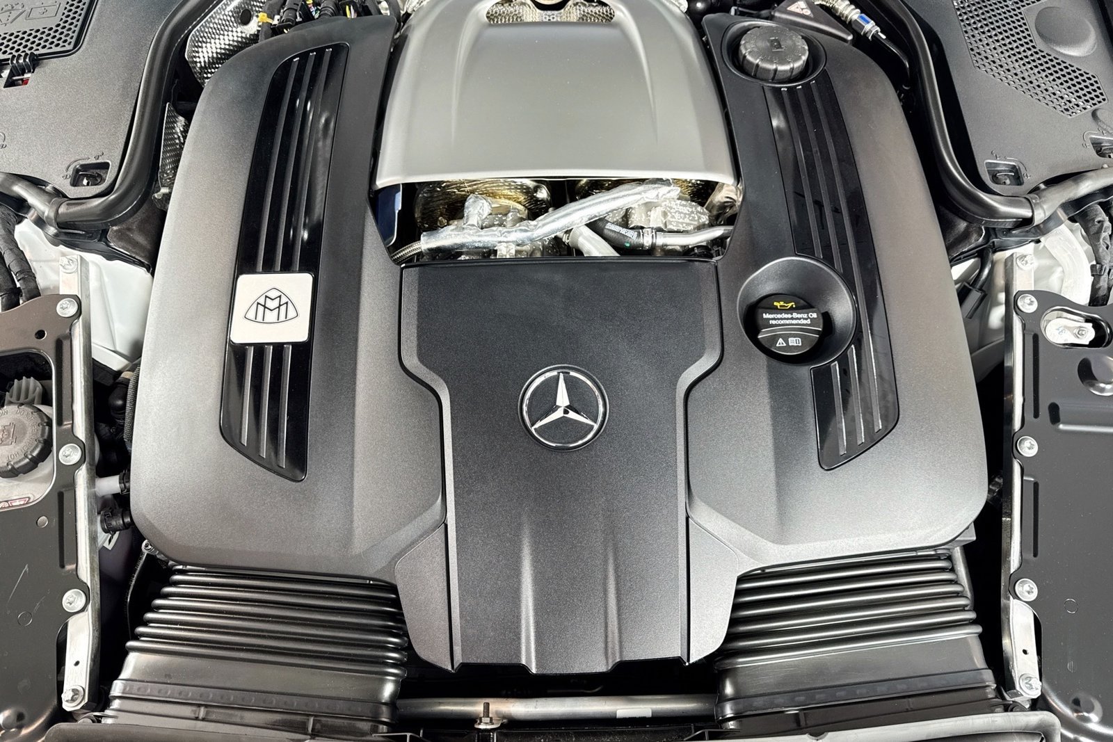 New 2026 Manufaktur Moonlight White Magno Mercedes-Benz Maybach SL 680 Monogram Series image 24