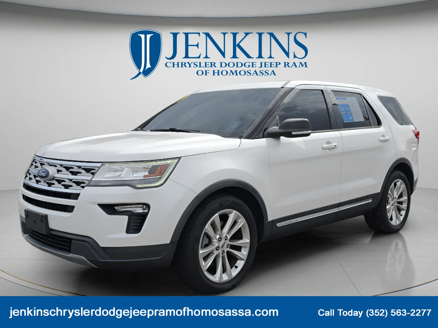 Used 2019 White Platinum Clearcoat Metallic Ford XLT image 10