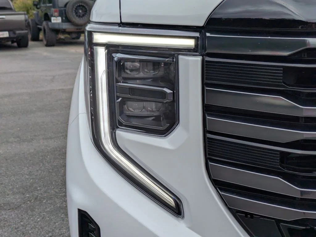 Used 2026 White GMC AT4 image 11