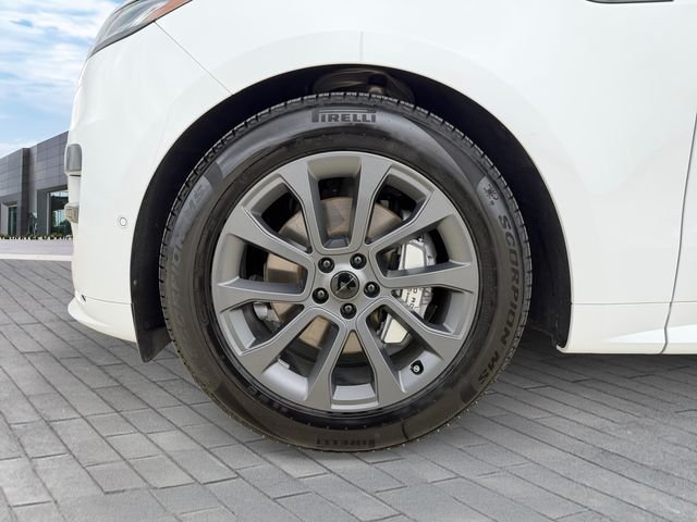 Certified Used 2026 White Land Rover Dynamic SE image 9