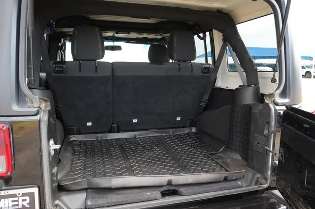 Used 2018 Black Jeep Unlimited Sahara image 23