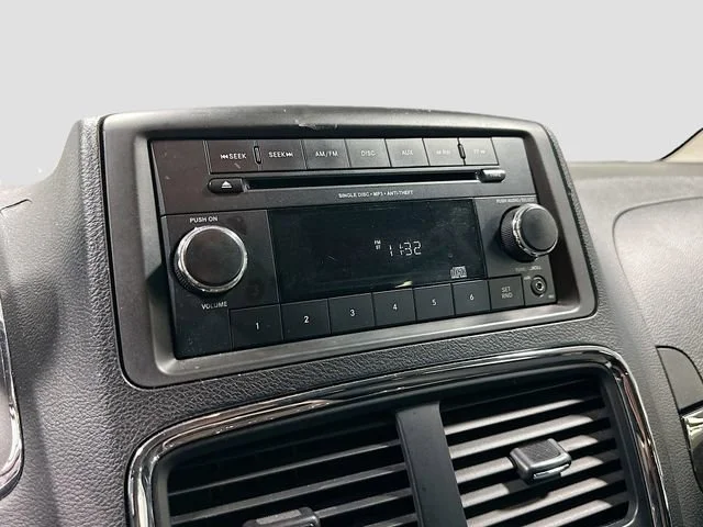 Used 2013 Brilliant Black Crystal Pearlcoat Dodge SXT image 15