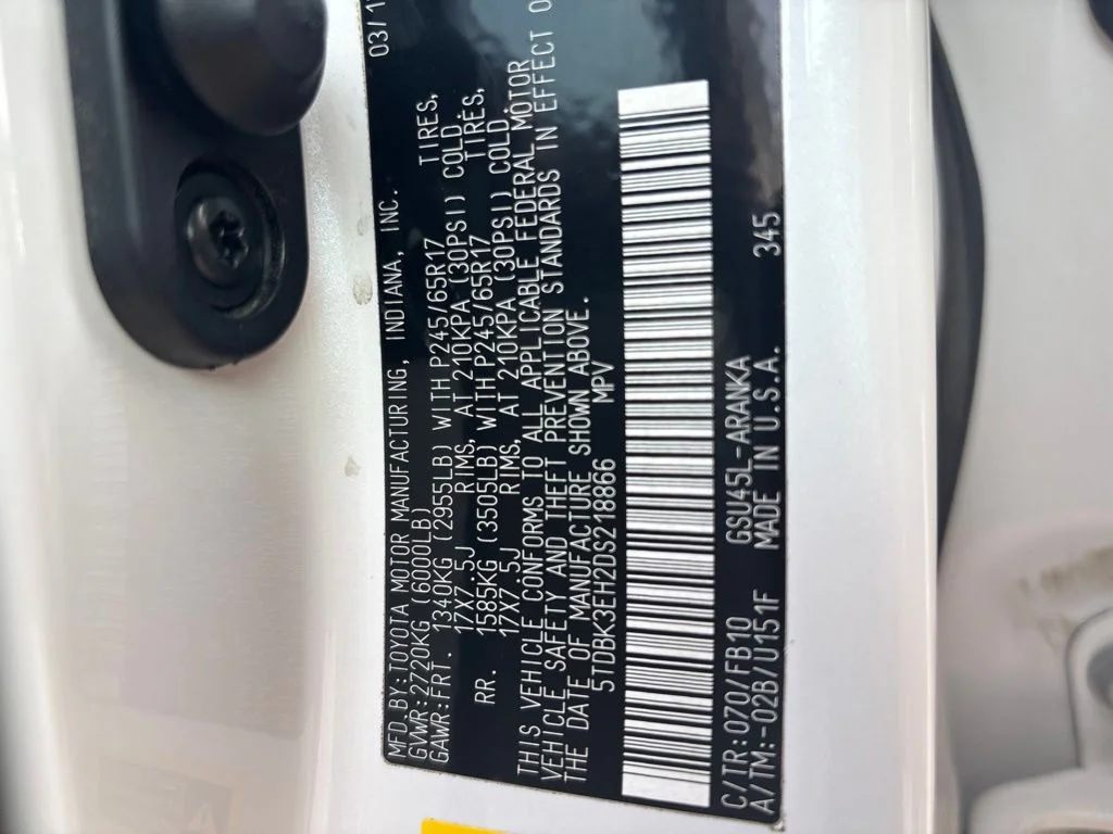 Used 2013 White Toyota Base image 10