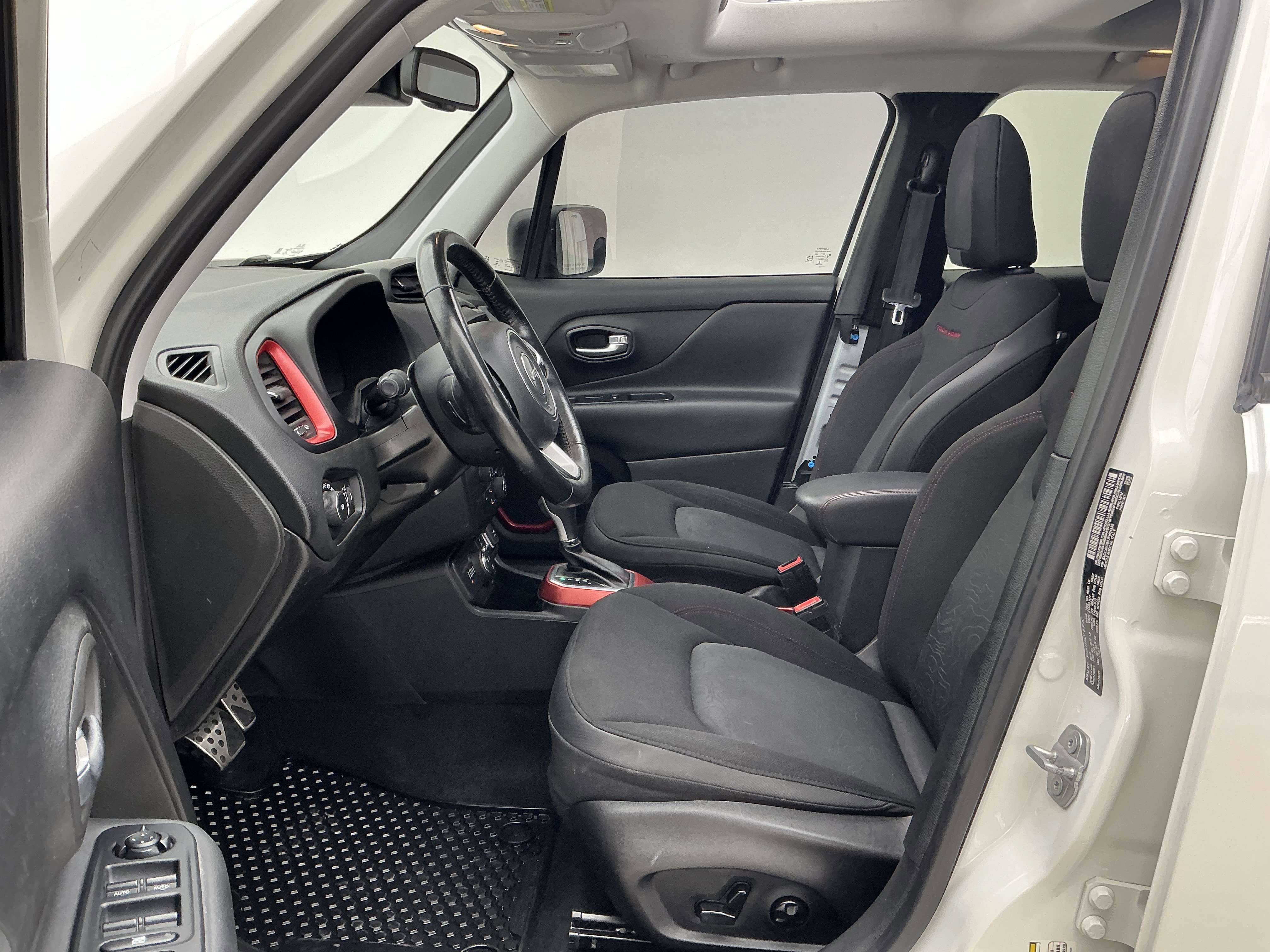 Used 2018 Alpine White Jeep Trailhawk image 17