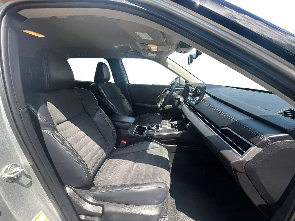 Used 2022 Alloy Silver Mitsubishi  image 16