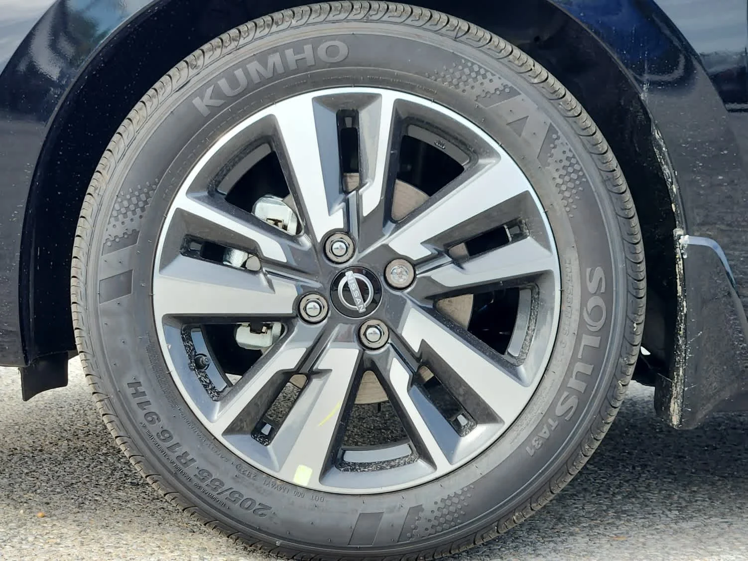 Used 2025 Super Black Nissan SV image 5