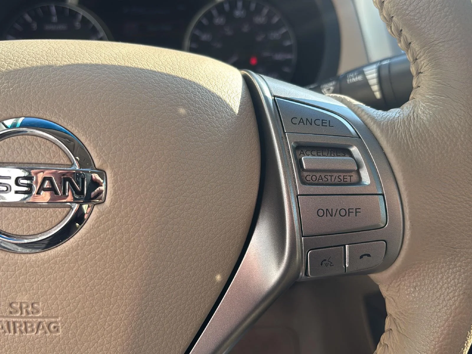 Used 2014 Pearl White Nissan 2.5 SV image 10