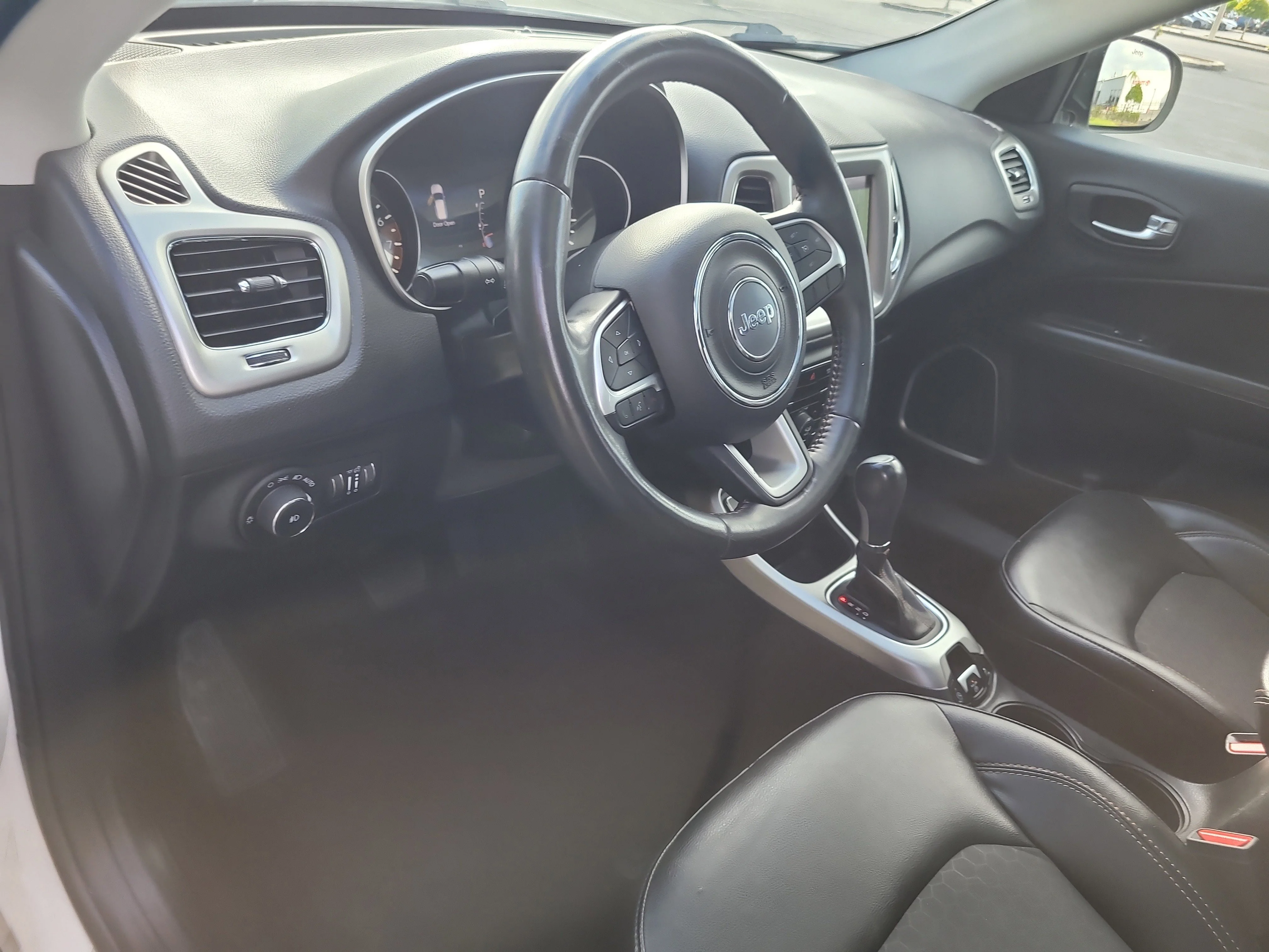Used 2018 White Clearcoat Jeep Latitude image 20