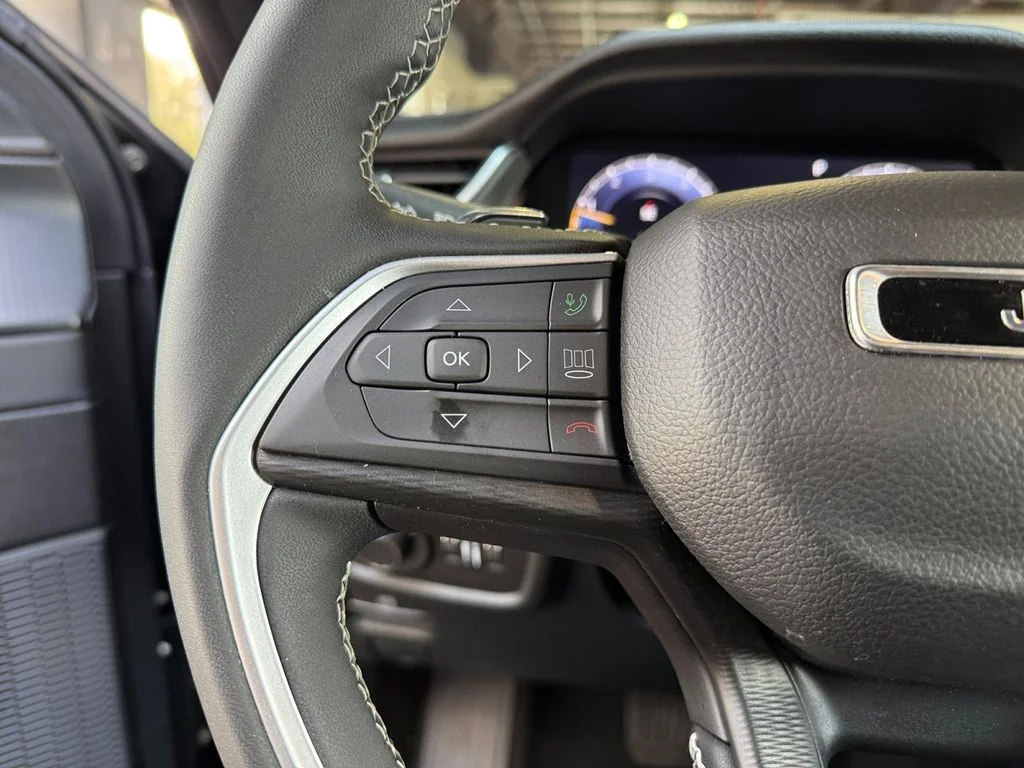 Used 2024 Black Jeep Altitude X image 23