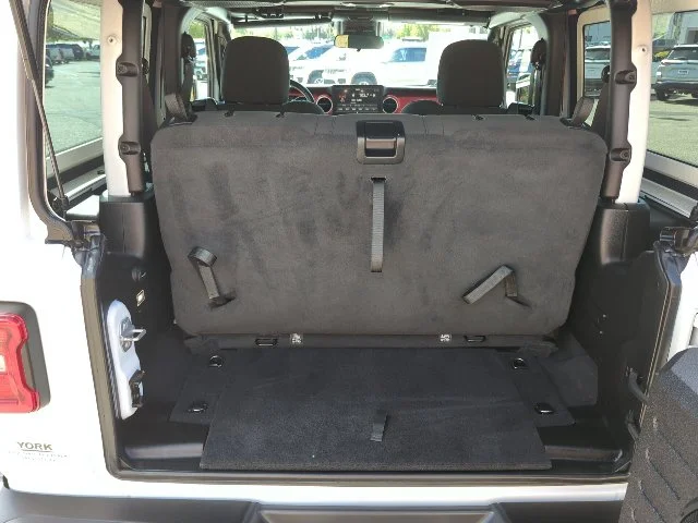 Used 2020 White Jeep Rubicon image 21