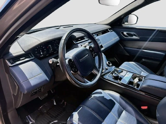 Used 2019  Land Rover R-Dynamic HSE image 9