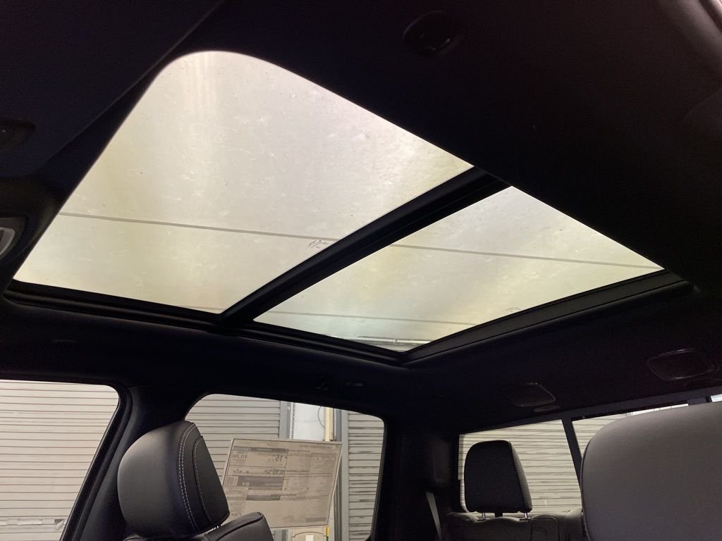New 2026 Diamond Black Crystal Pearl-Coat Exterior Paint RAM RHO image 20