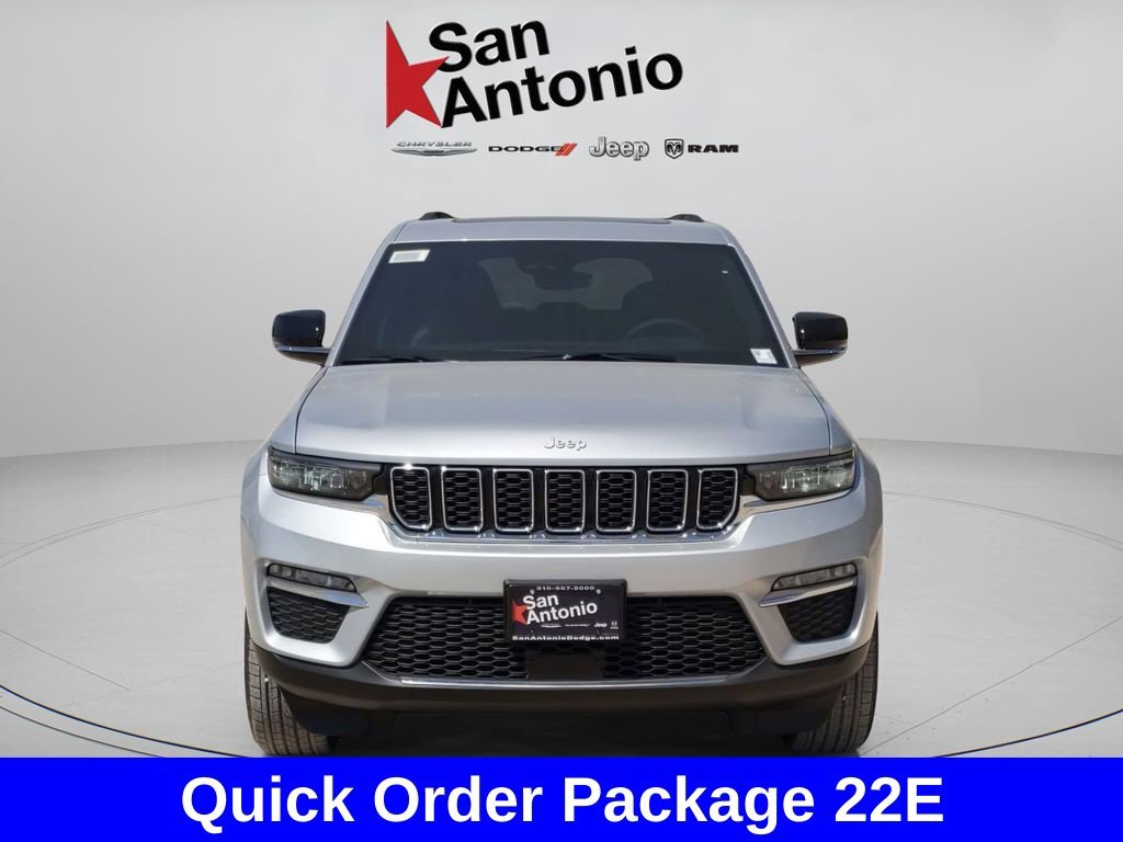 New 2025 Silver Zynith Exterior Paint Jeep Limited image 3