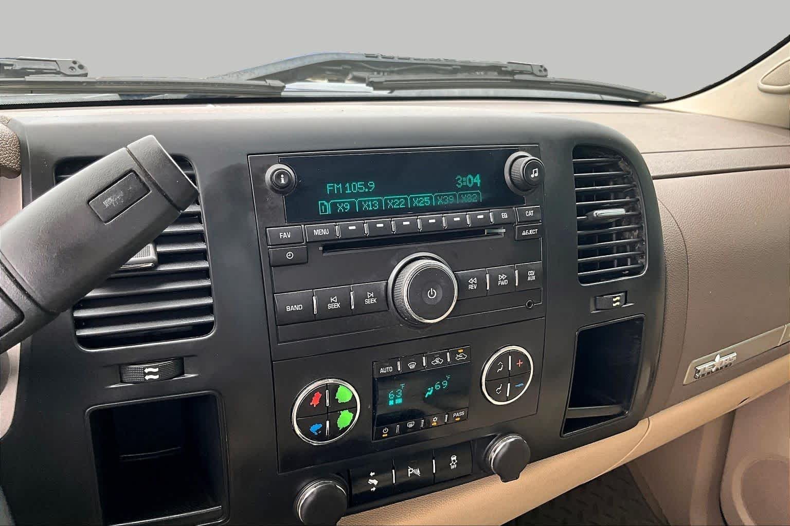 Used 2013 Black Chevrolet LT image 23