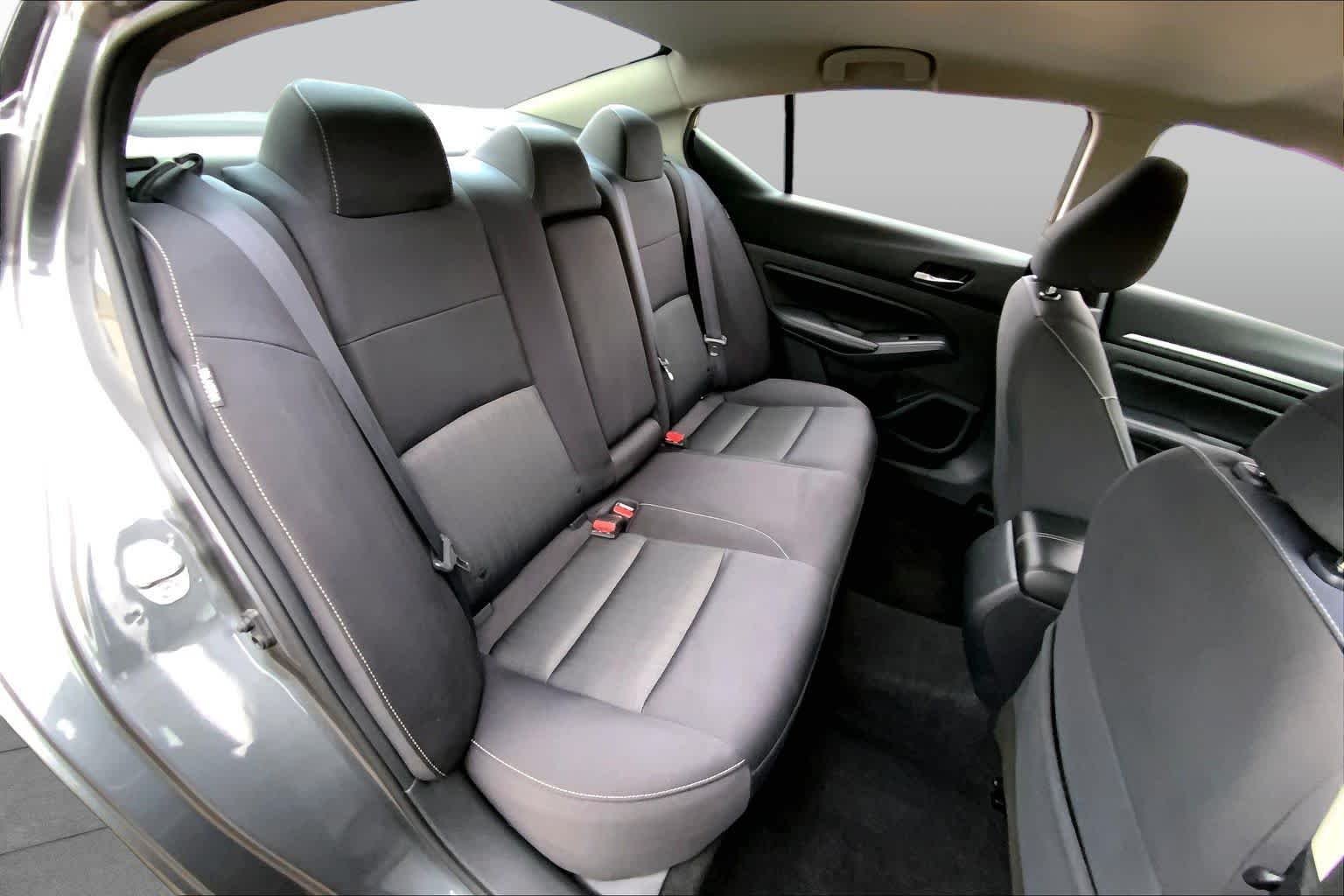 Used 2022 Gun Metallic Nissan 2.5 SV image 20
