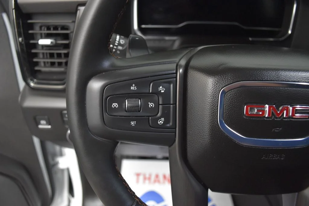Used 2025 White GMC AT4 image 9