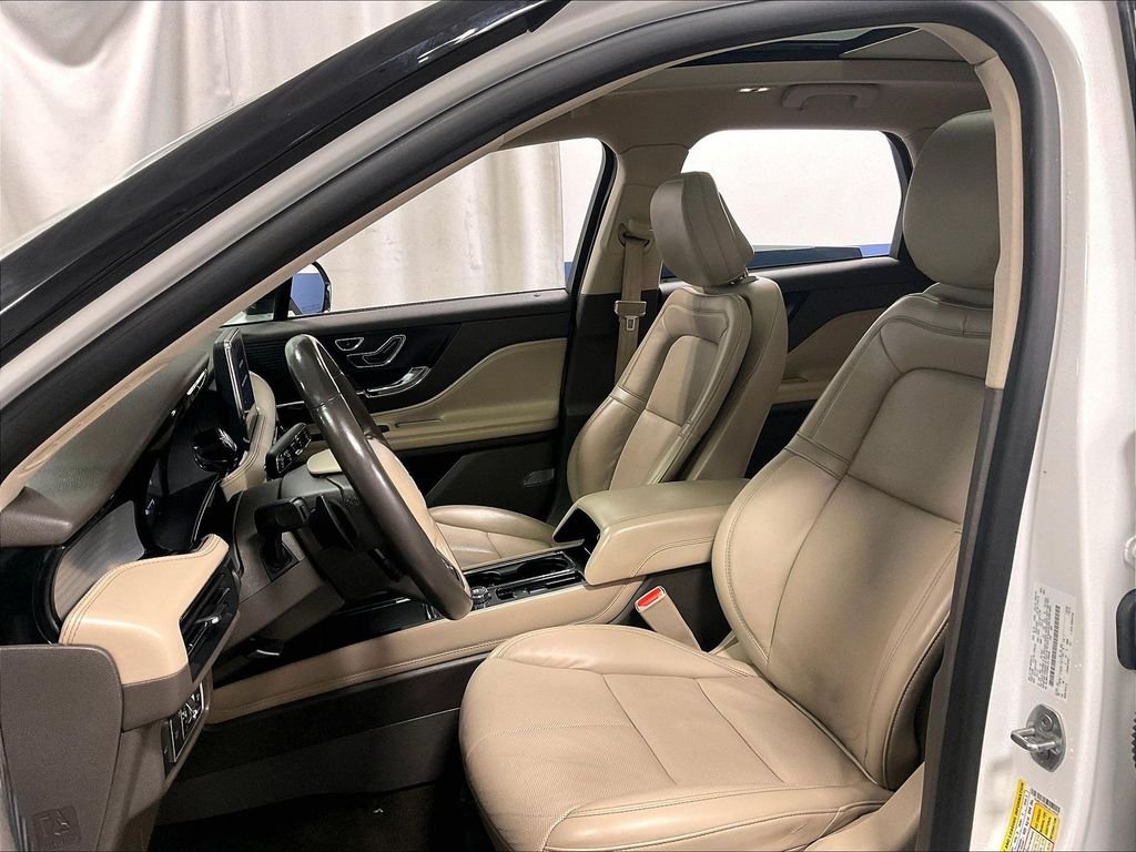 Used 2020 White Lincoln Standard image 10