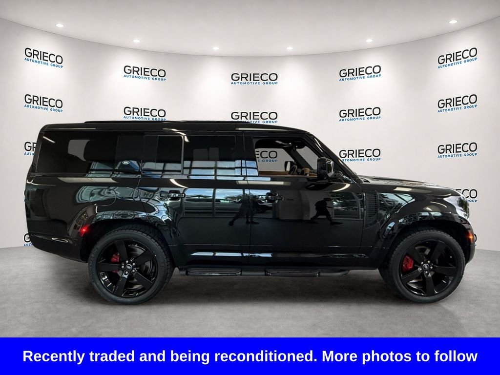 Used 2024 Black Land Rover X-Dynamic SE image 7