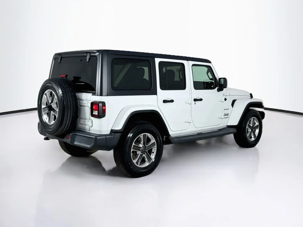 Used 2019 Bright White Clearcoat Jeep Unlimited Sahara image 8