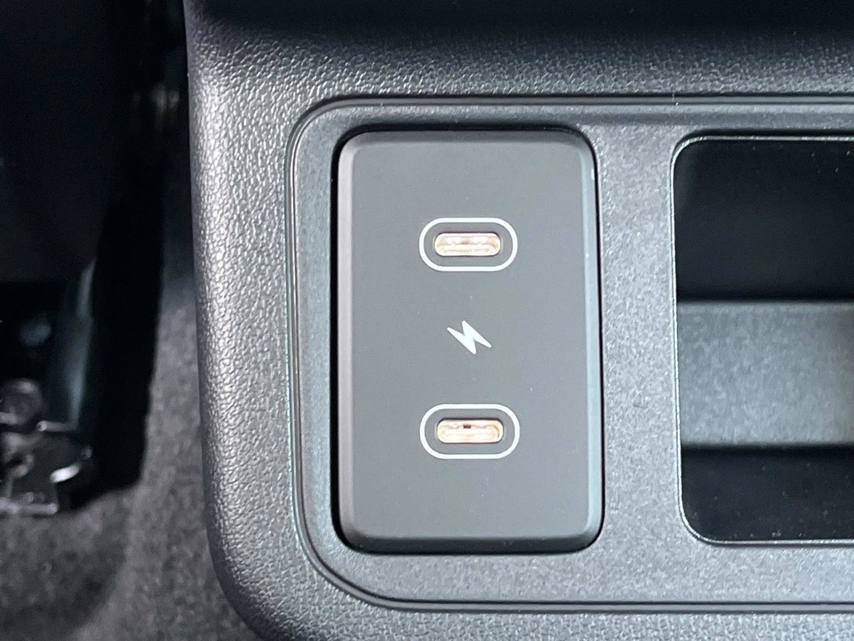 New 2026 Snow White Pearl Kia LX image 14