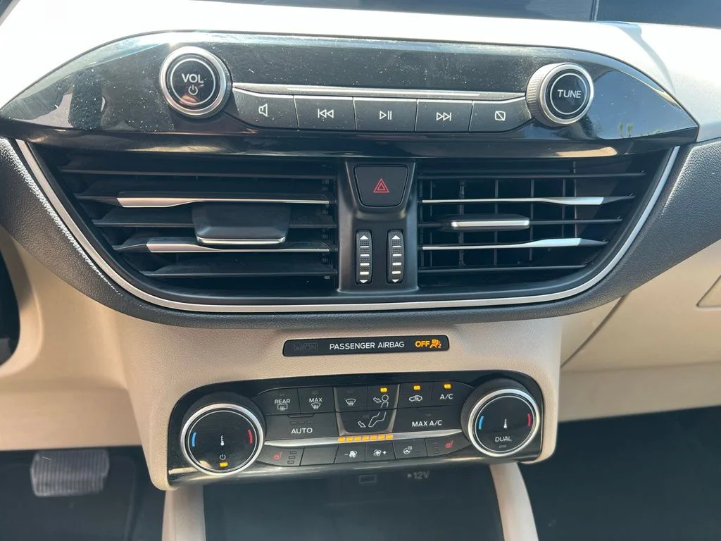 Used 2022 Silver Ford SEL image 15