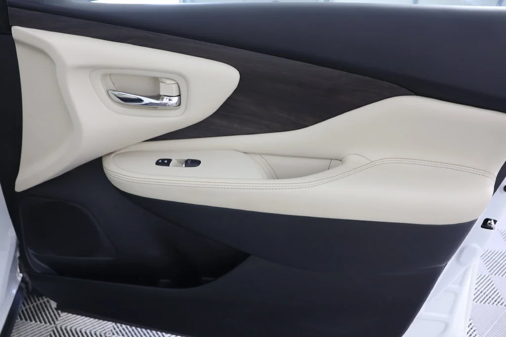 Used 2023 Pearl White Nissan Platinum image 28