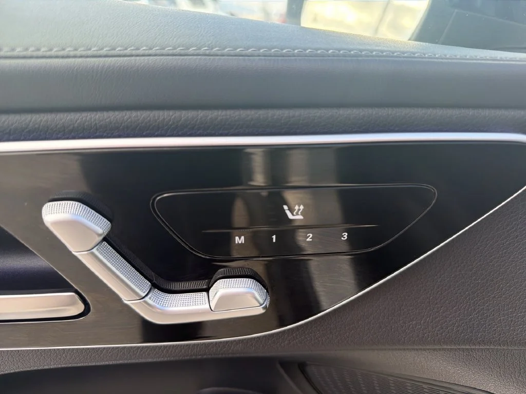 Used 2025  Mercedes-Benz GLC 350e image 27